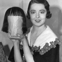 Colleen Moore Wigs Out